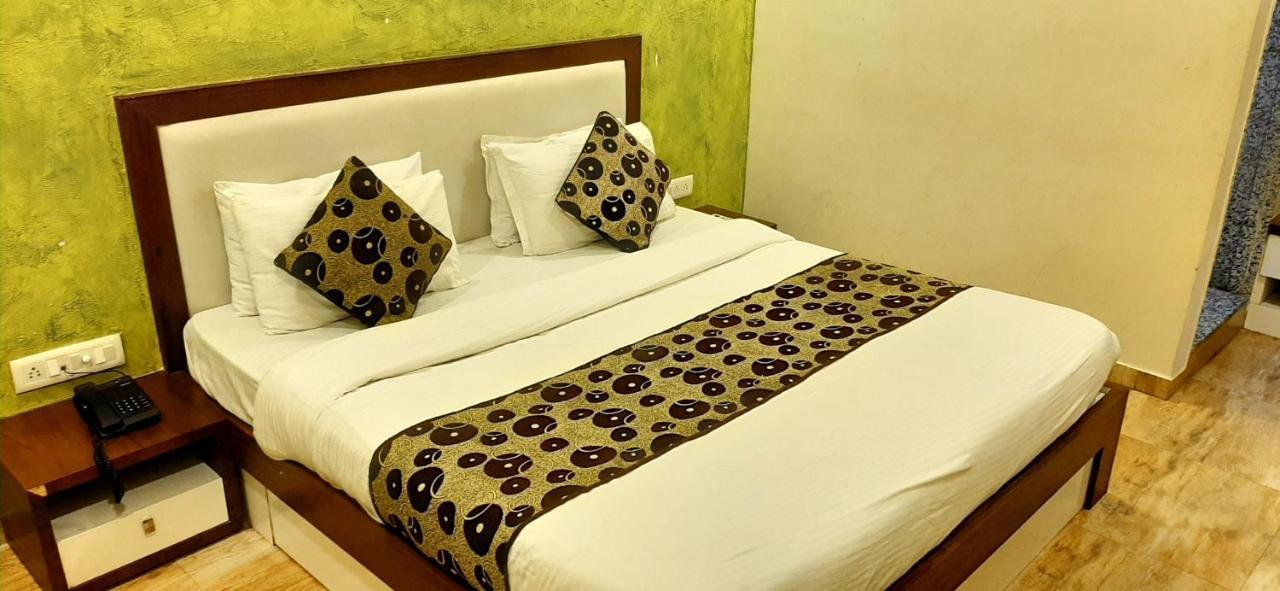 Hotel Tulip Plaza Ahmedabad Exterior foto