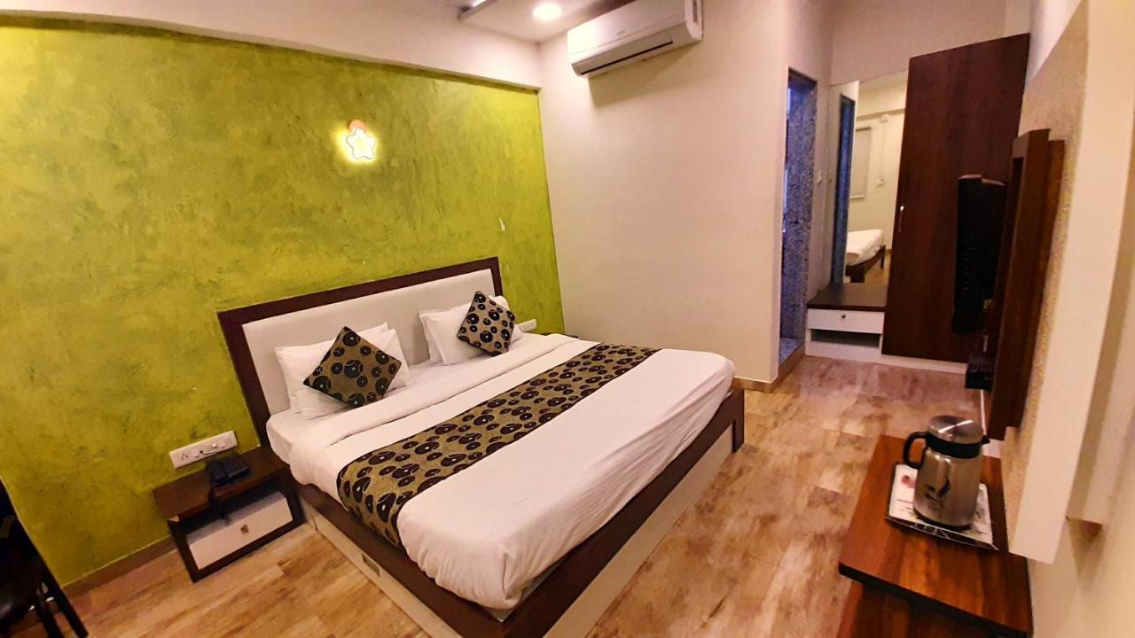 Hotel Tulip Plaza Ahmedabad Exterior foto